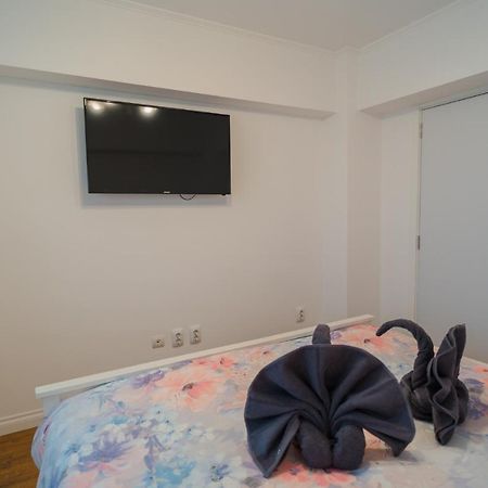 Cozy & Spacious 2Br Apartment With Netflix Bukarest Kültér fotó