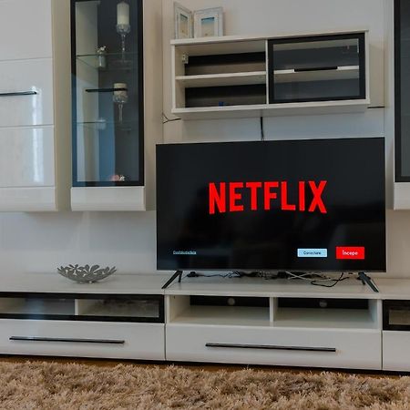Cozy & Spacious 2Br Apartment With Netflix Bukarest Kültér fotó