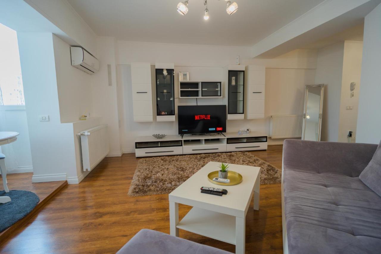 Cozy & Spacious 2Br Apartment With Netflix Bukarest Kültér fotó