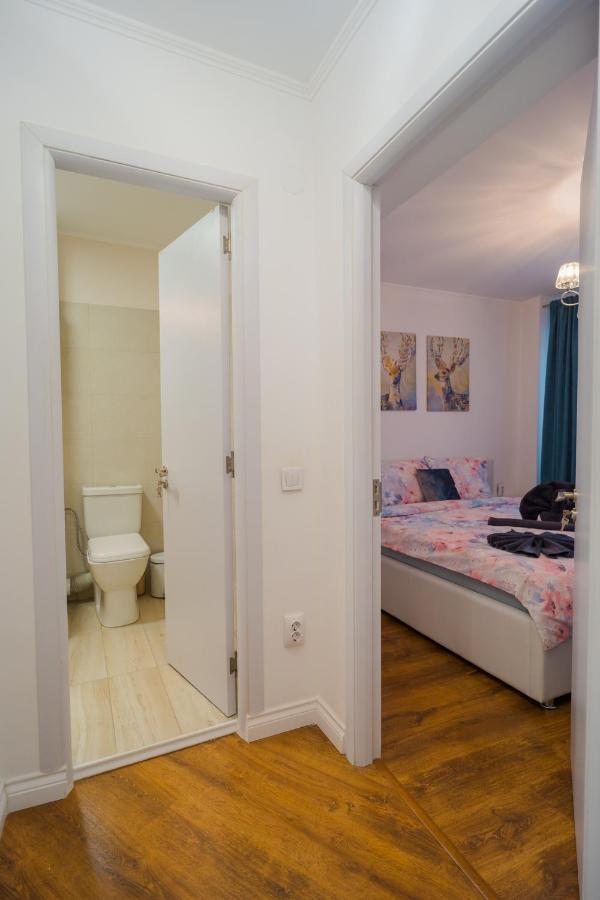 Cozy & Spacious 2Br Apartment With Netflix Bukarest Kültér fotó