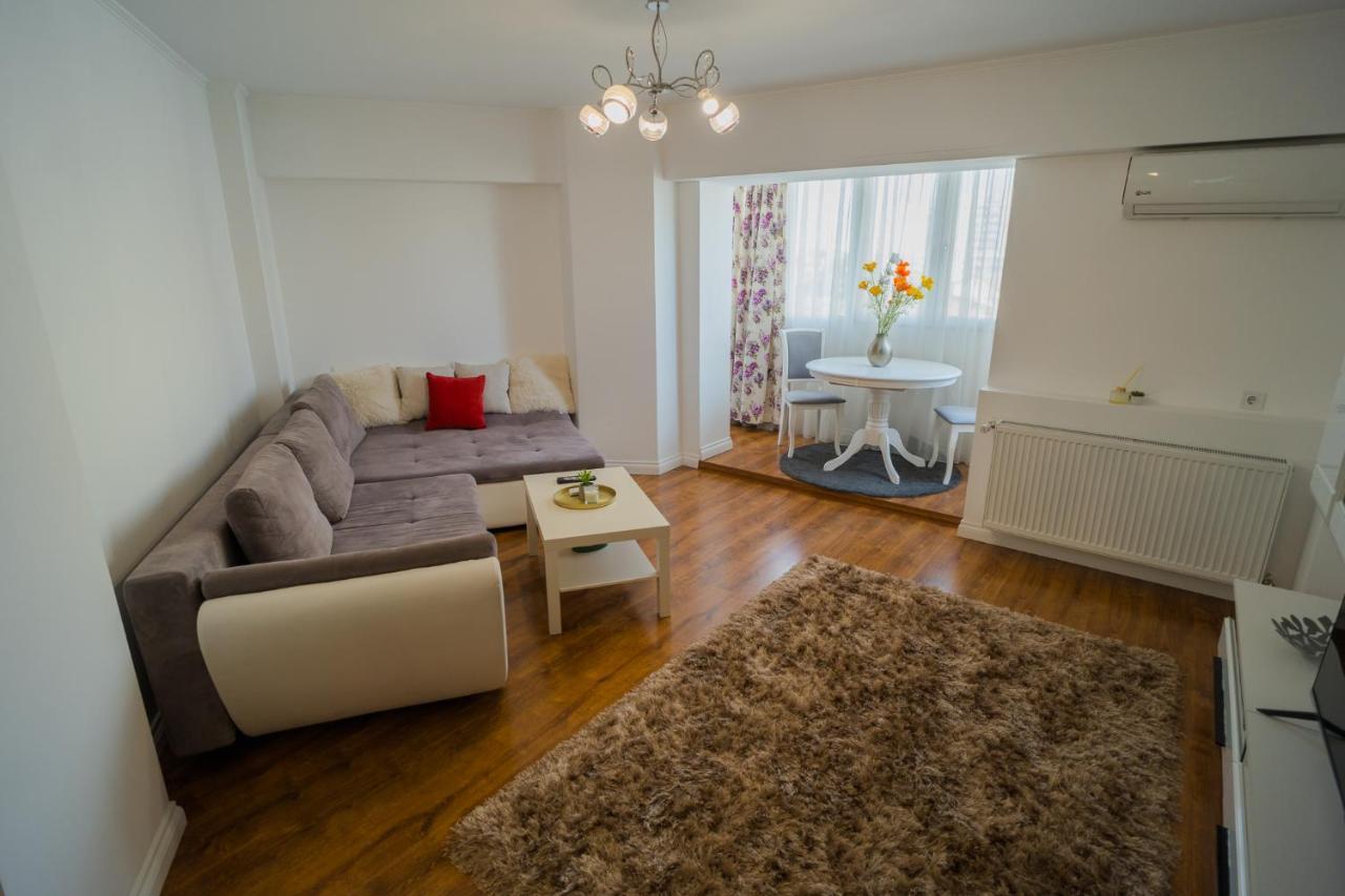 Cozy & Spacious 2Br Apartment With Netflix Bukarest Kültér fotó