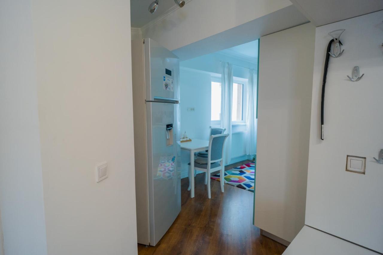 Cozy & Spacious 2Br Apartment With Netflix Bukarest Kültér fotó