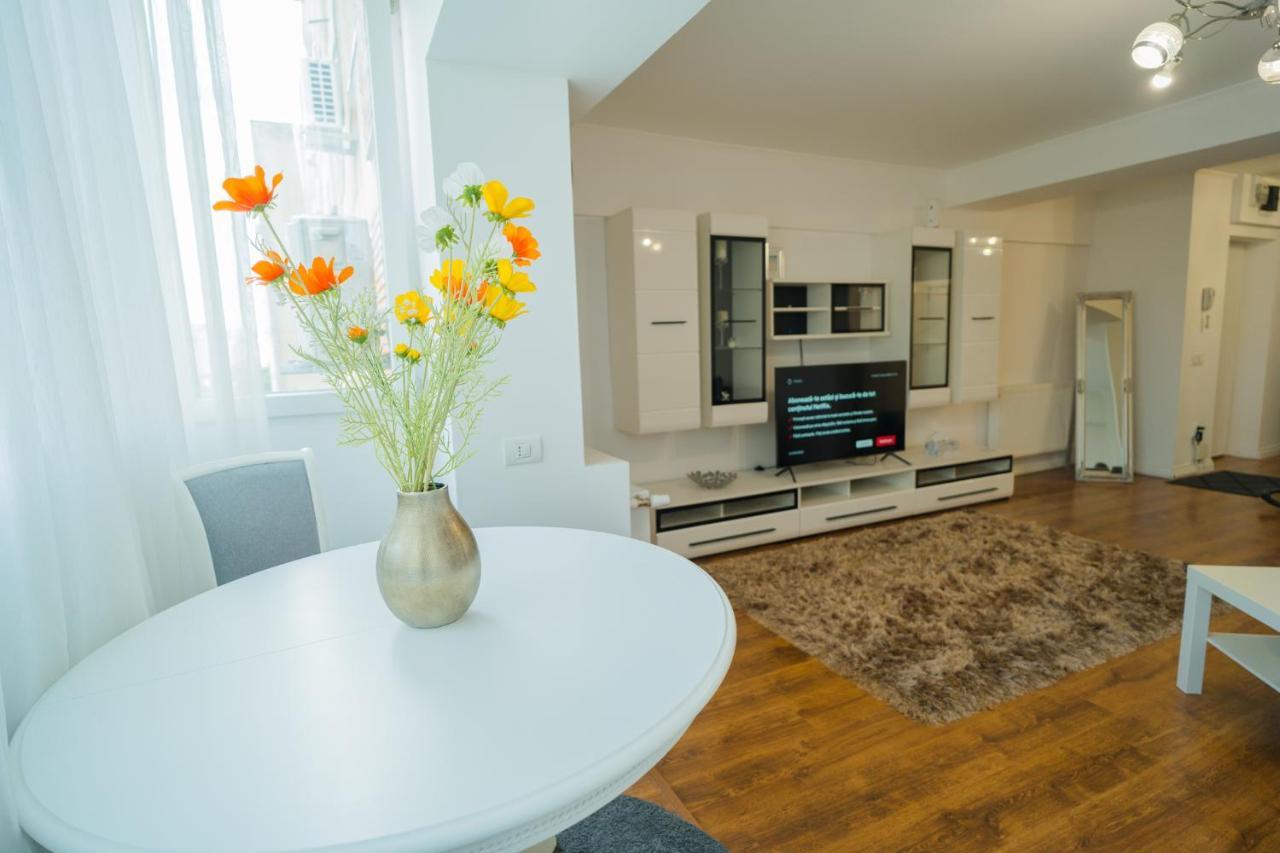 Cozy & Spacious 2Br Apartment With Netflix Bukarest Kültér fotó