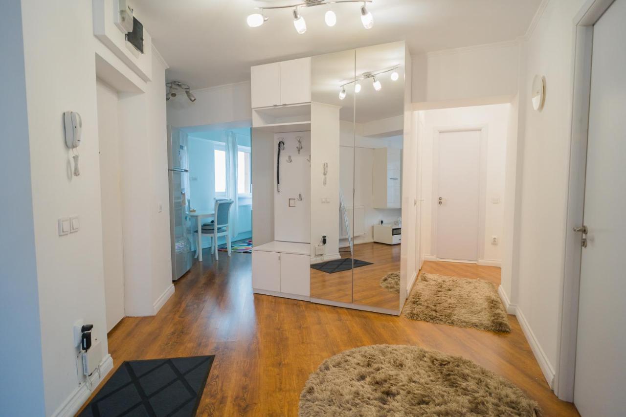 Cozy & Spacious 2Br Apartment With Netflix Bukarest Kültér fotó