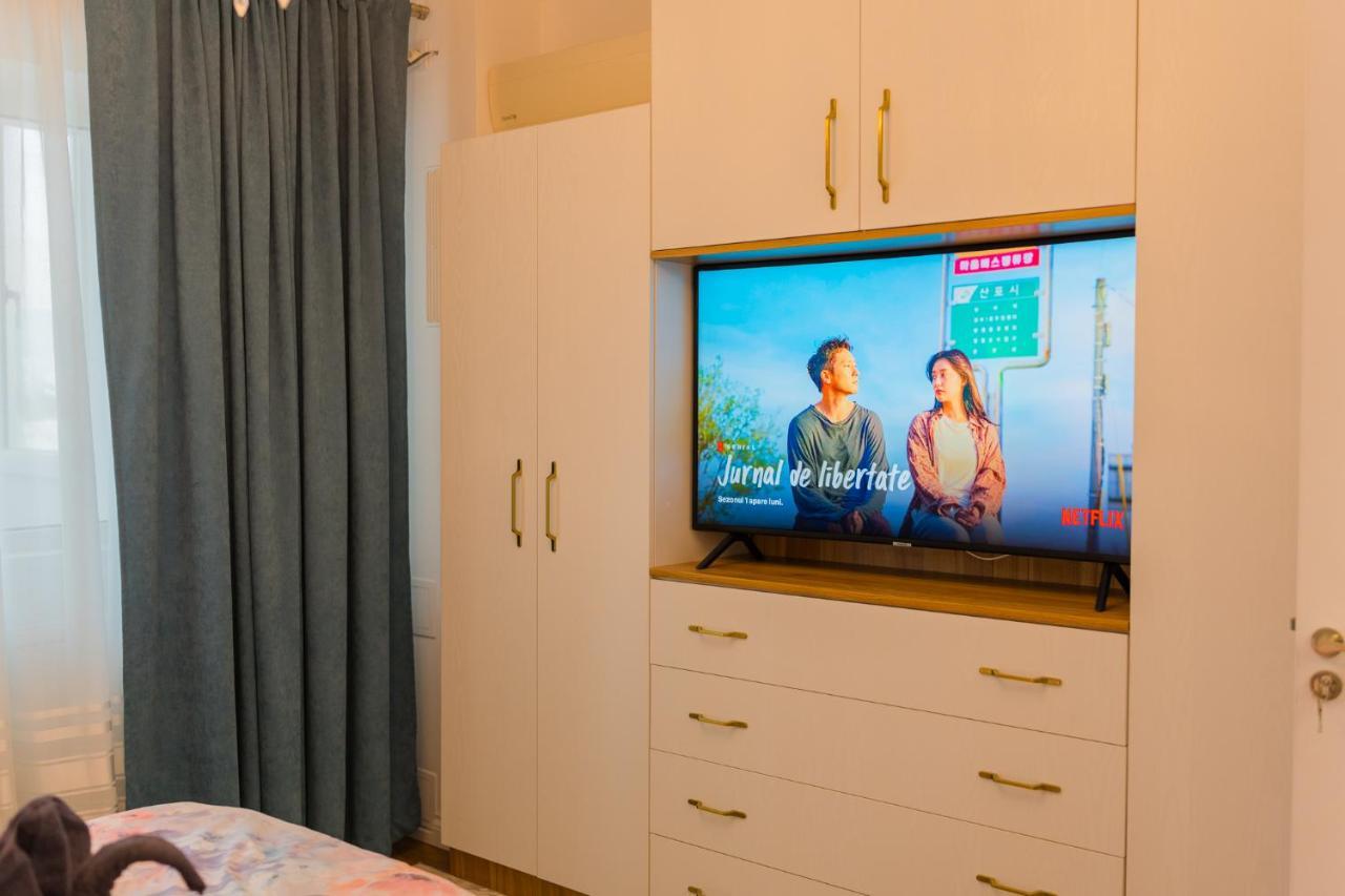 Cozy & Spacious 2Br Apartment With Netflix Bukarest Kültér fotó