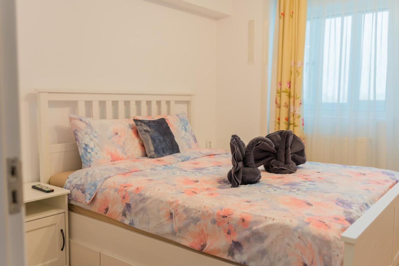 Cozy & Spacious 2Br Apartment With Netflix Bukarest Kültér fotó