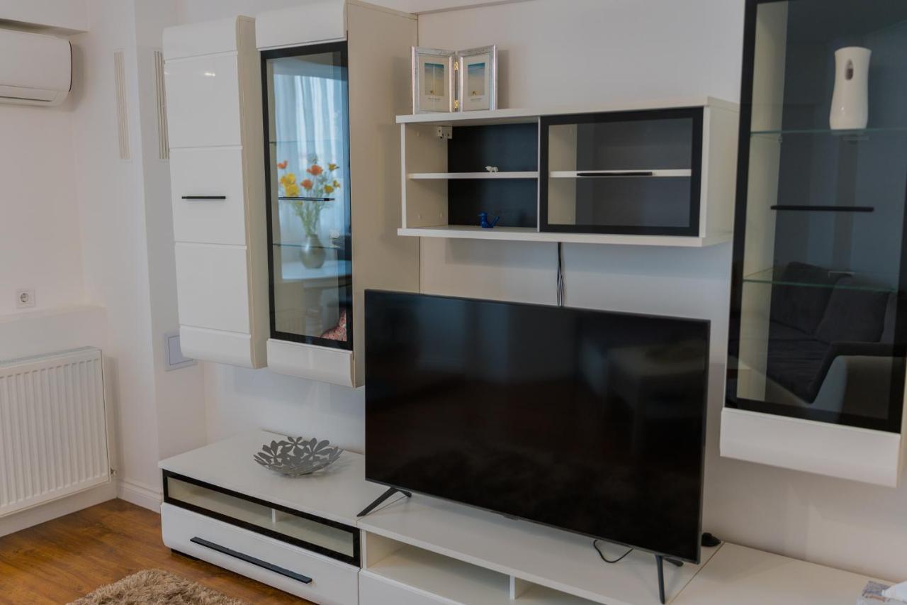 Cozy & Spacious 2Br Apartment With Netflix Bukarest Kültér fotó