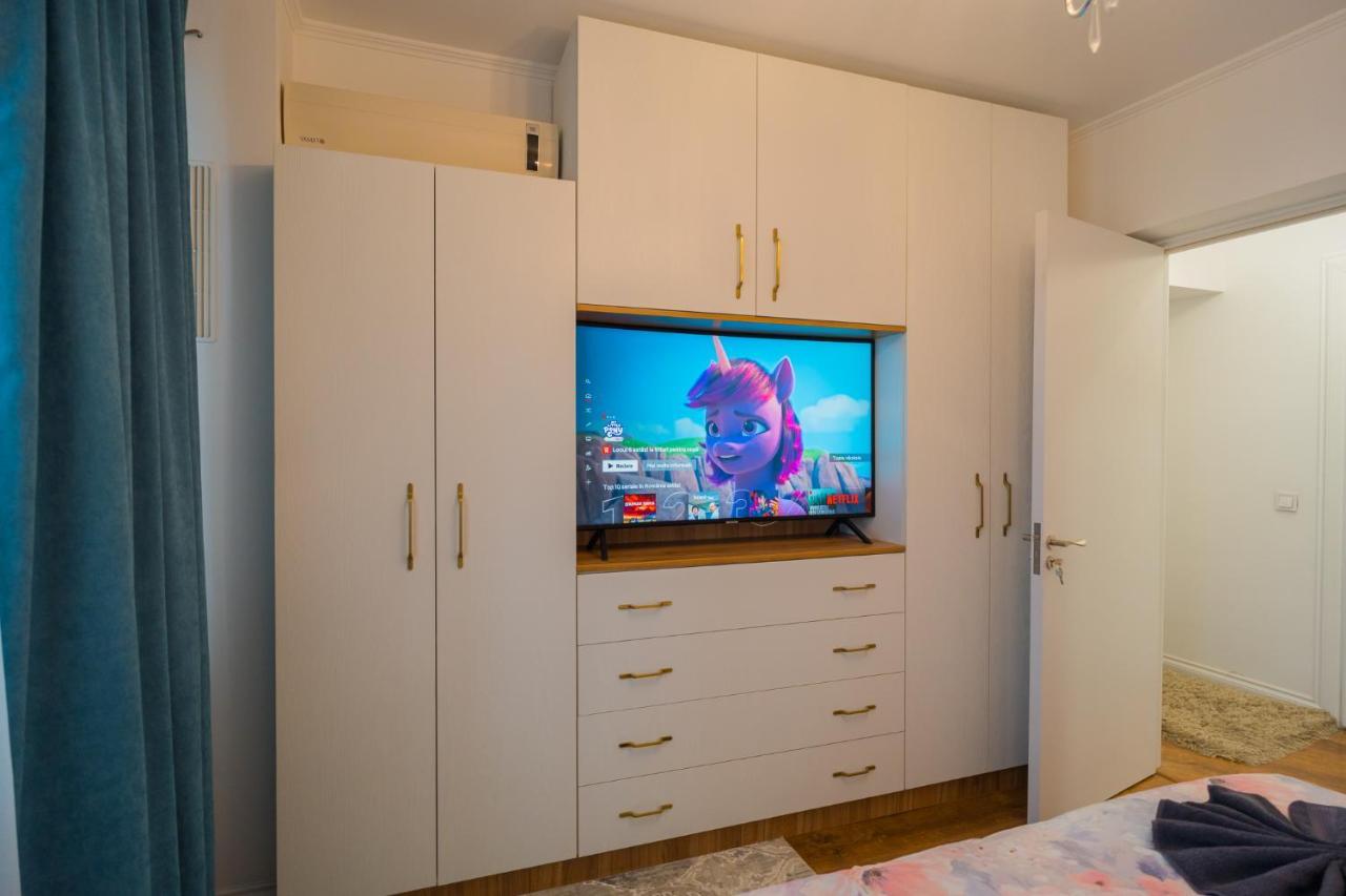 Cozy & Spacious 2Br Apartment With Netflix Bukarest Kültér fotó