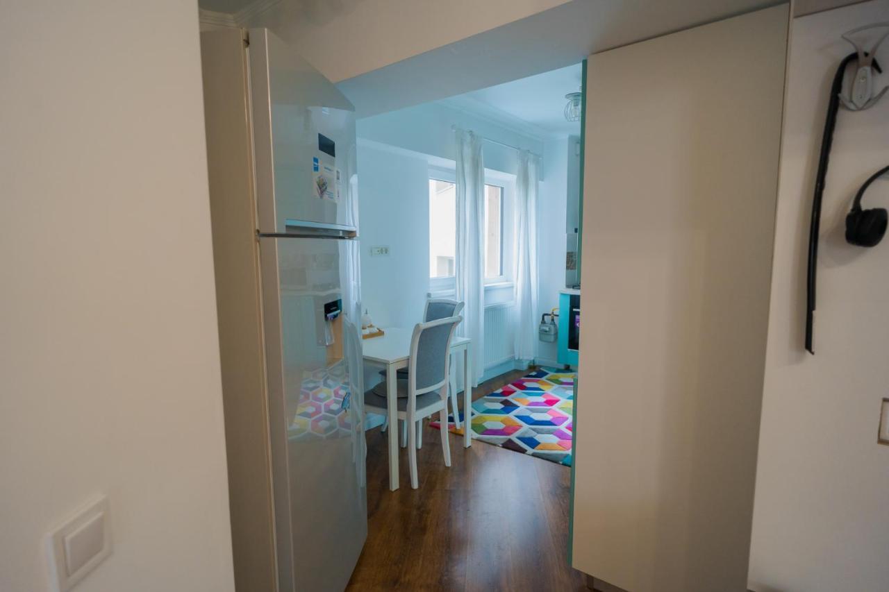 Cozy & Spacious 2Br Apartment With Netflix Bukarest Kültér fotó