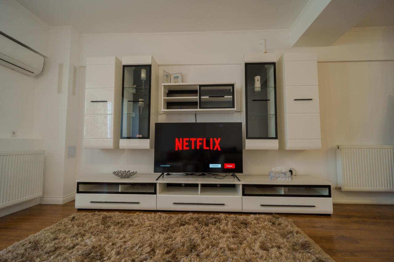 Cozy & Spacious 2Br Apartment With Netflix Bukarest Kültér fotó