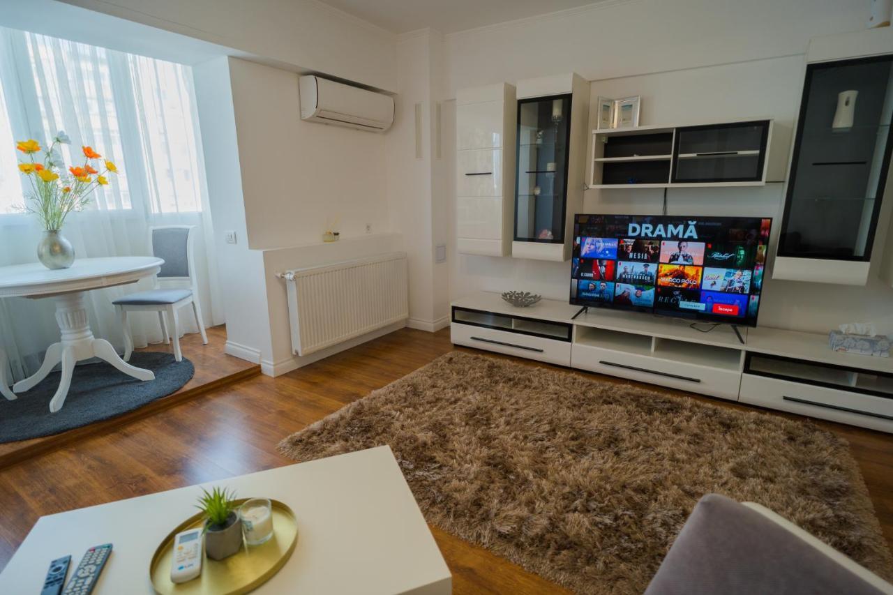Cozy & Spacious 2Br Apartment With Netflix Bukarest Kültér fotó