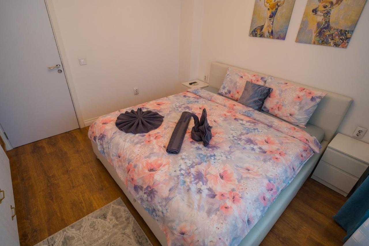 Cozy & Spacious 2Br Apartment With Netflix Bukarest Kültér fotó