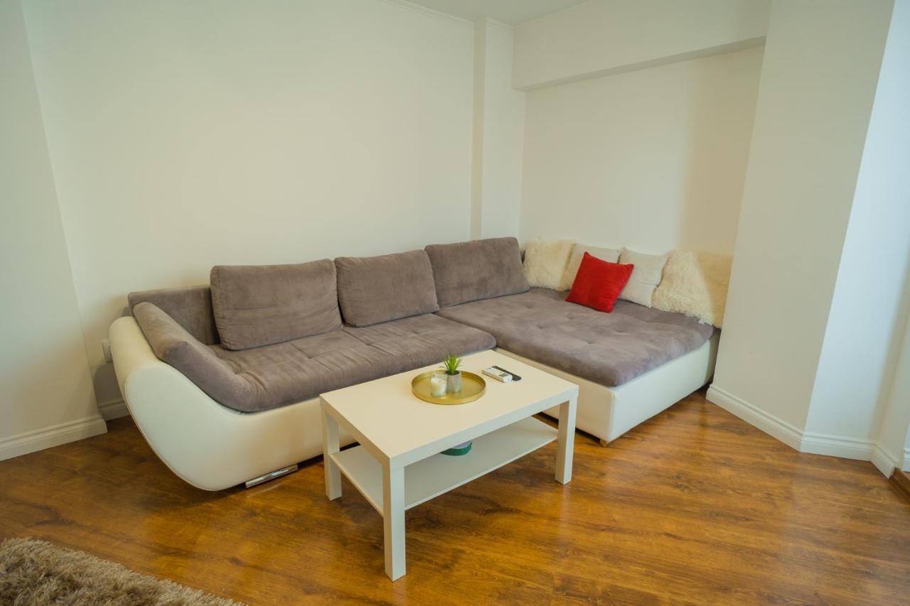 Cozy & Spacious 2Br Apartment With Netflix Bukarest Kültér fotó