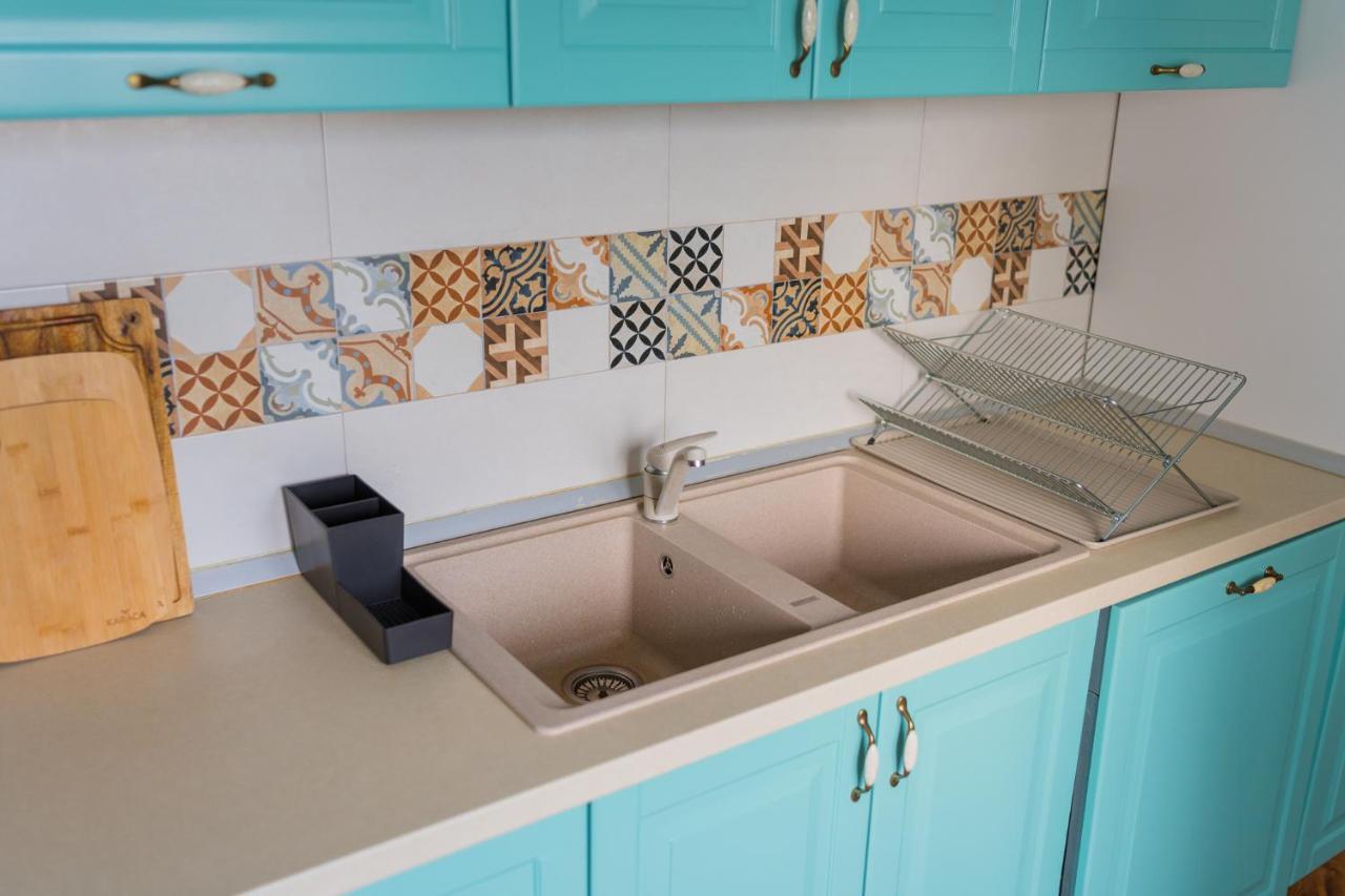 Cozy & Spacious 2Br Apartment With Netflix Bukarest Kültér fotó