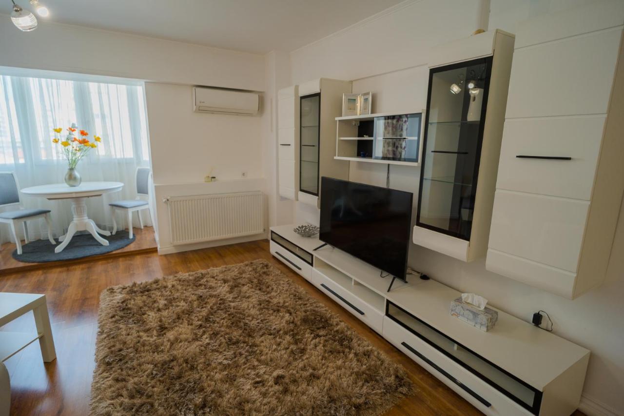 Cozy & Spacious 2Br Apartment With Netflix Bukarest Kültér fotó