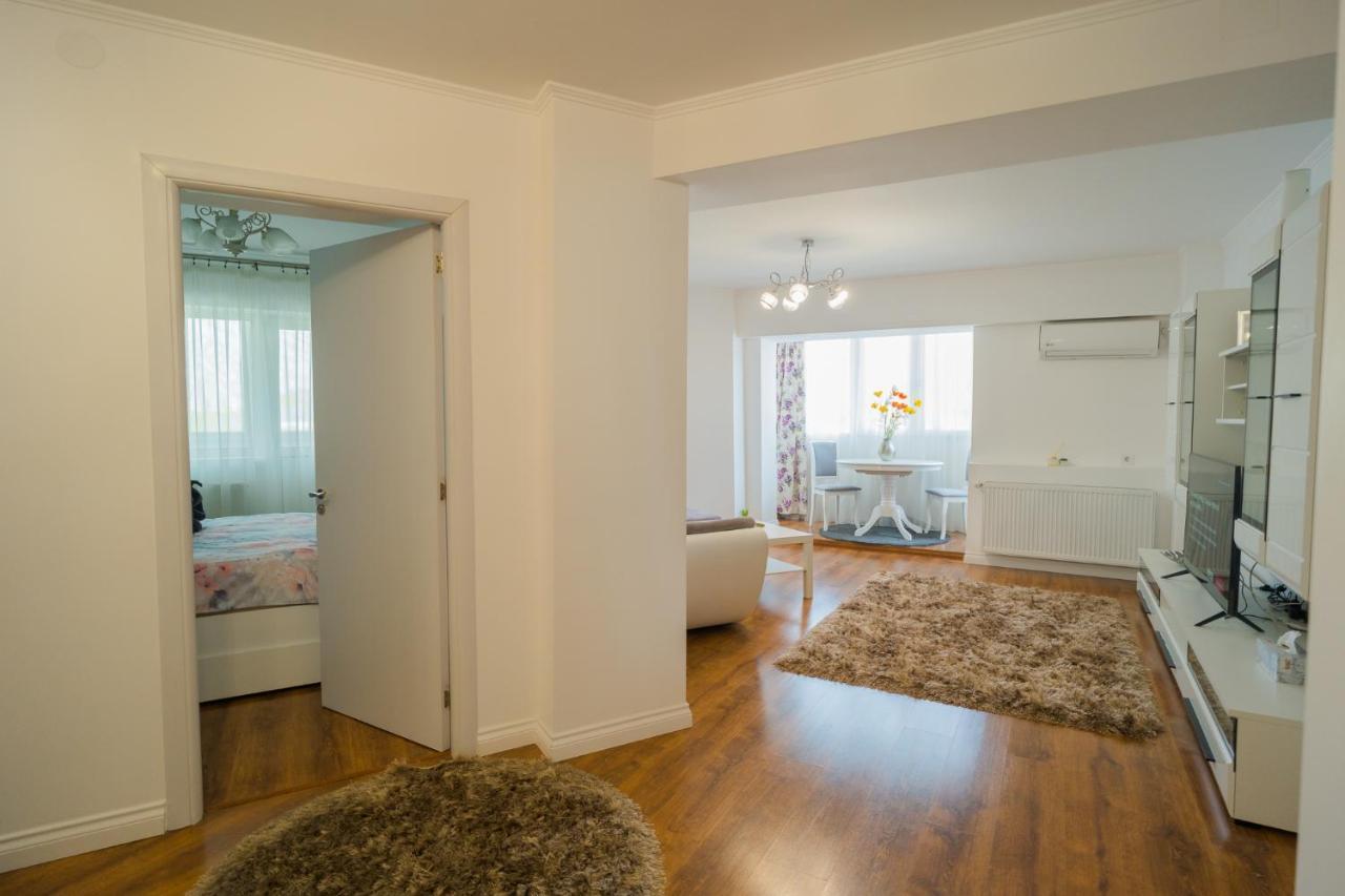 Cozy & Spacious 2Br Apartment With Netflix Bukarest Kültér fotó