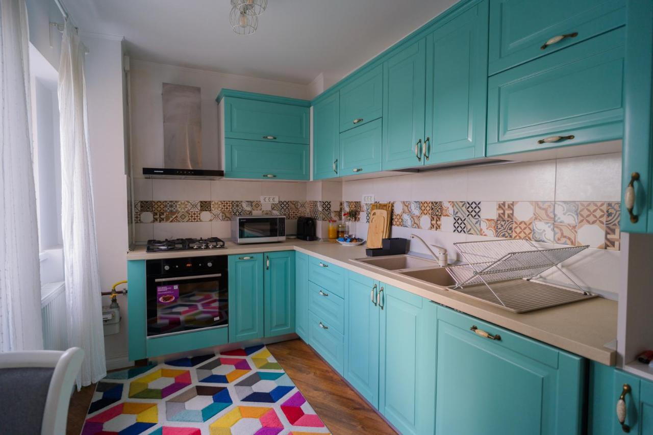 Cozy & Spacious 2Br Apartment With Netflix Bukarest Kültér fotó