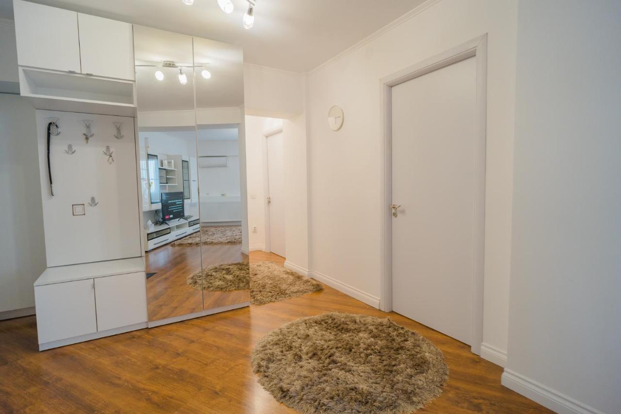 Cozy & Spacious 2Br Apartment With Netflix Bukarest Kültér fotó