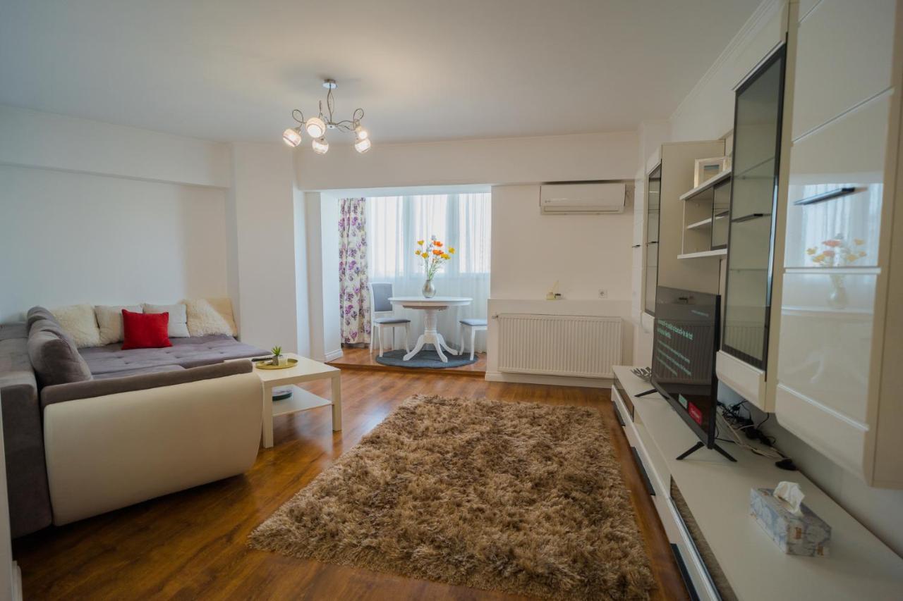 Cozy & Spacious 2Br Apartment With Netflix Bukarest Kültér fotó