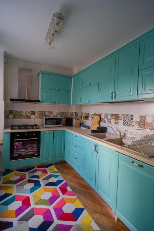 Cozy & Spacious 2Br Apartment With Netflix Bukarest Kültér fotó