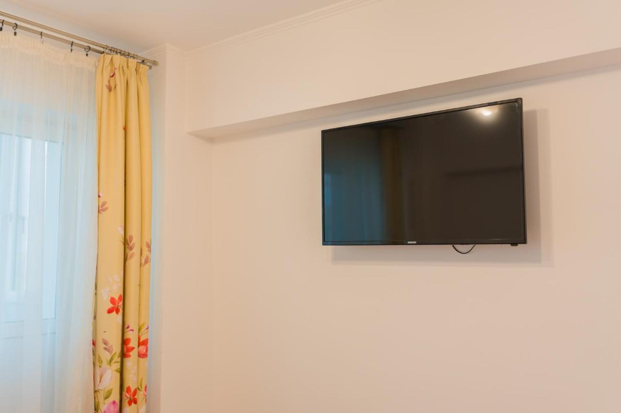 Cozy & Spacious 2Br Apartment With Netflix Bukarest Kültér fotó