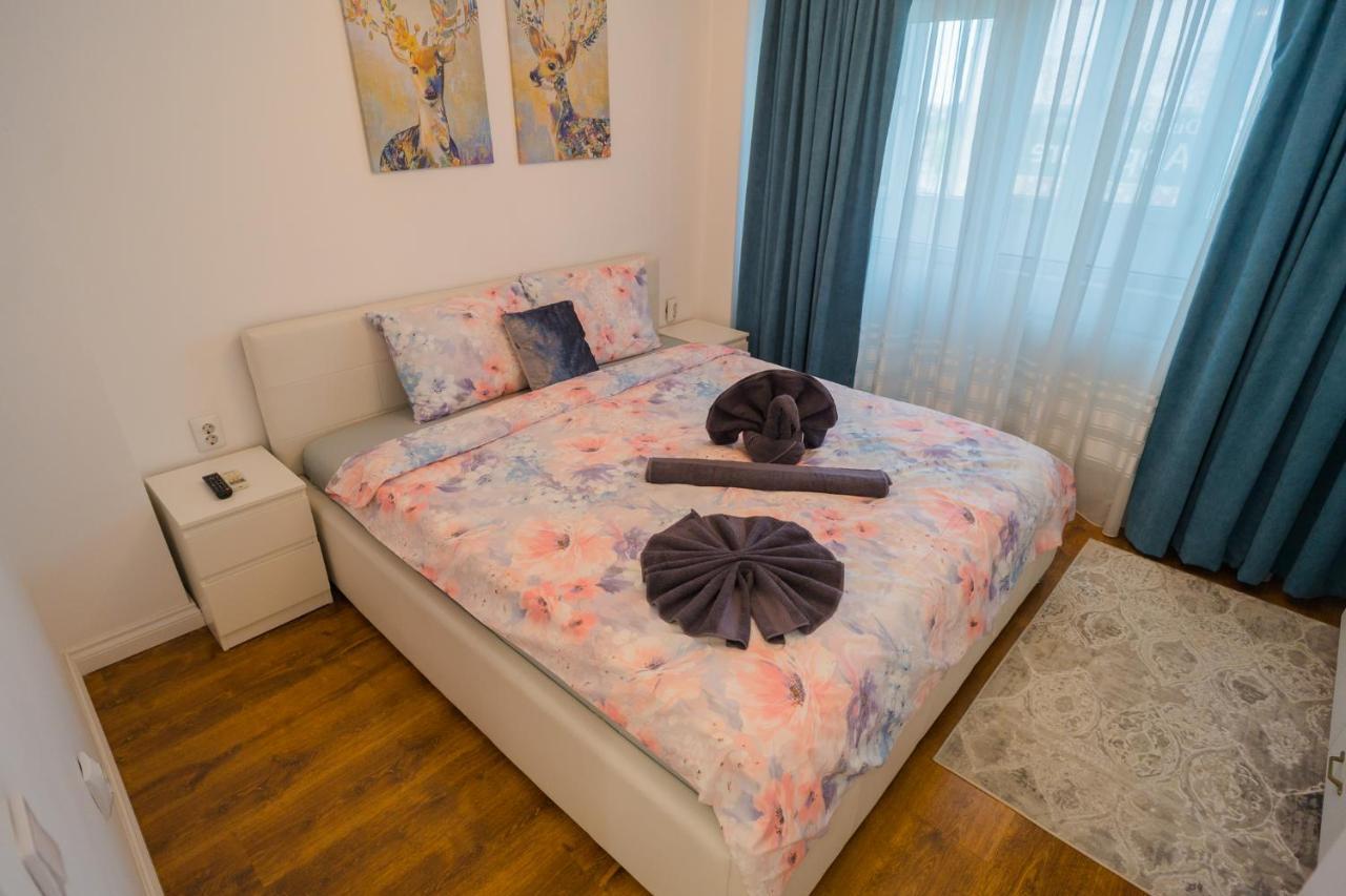 Cozy & Spacious 2Br Apartment With Netflix Bukarest Kültér fotó