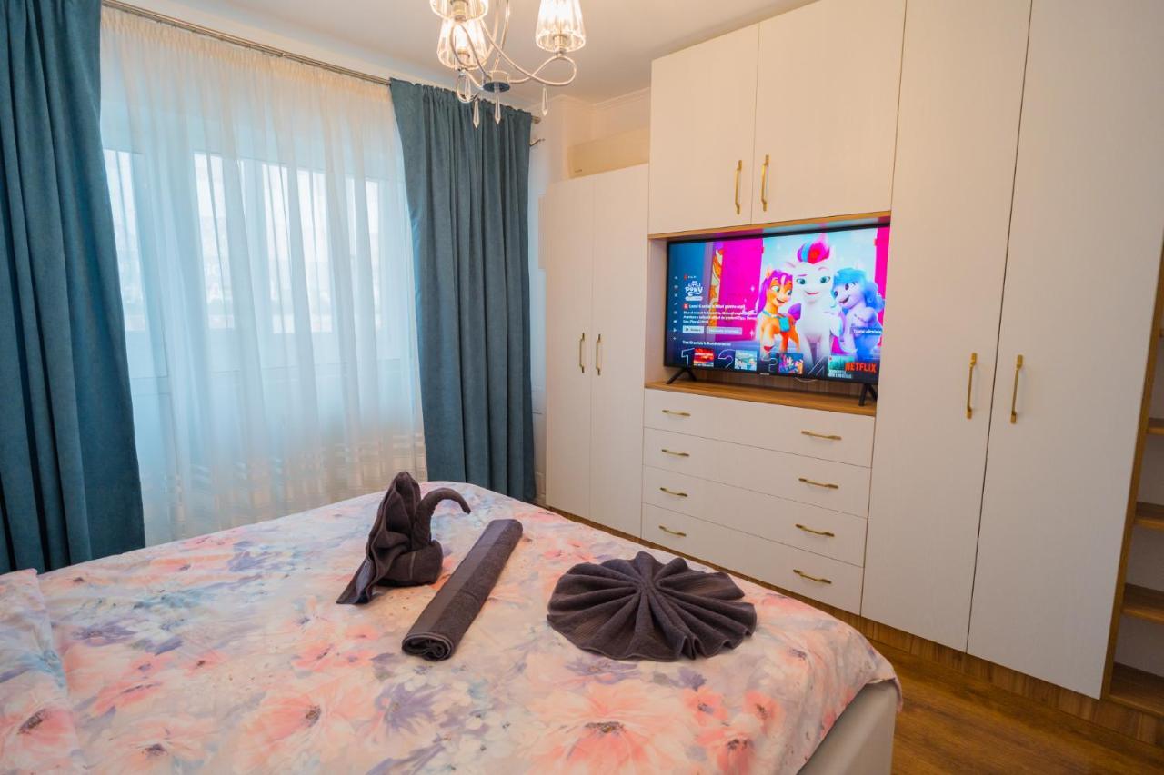 Cozy & Spacious 2Br Apartment With Netflix Bukarest Kültér fotó