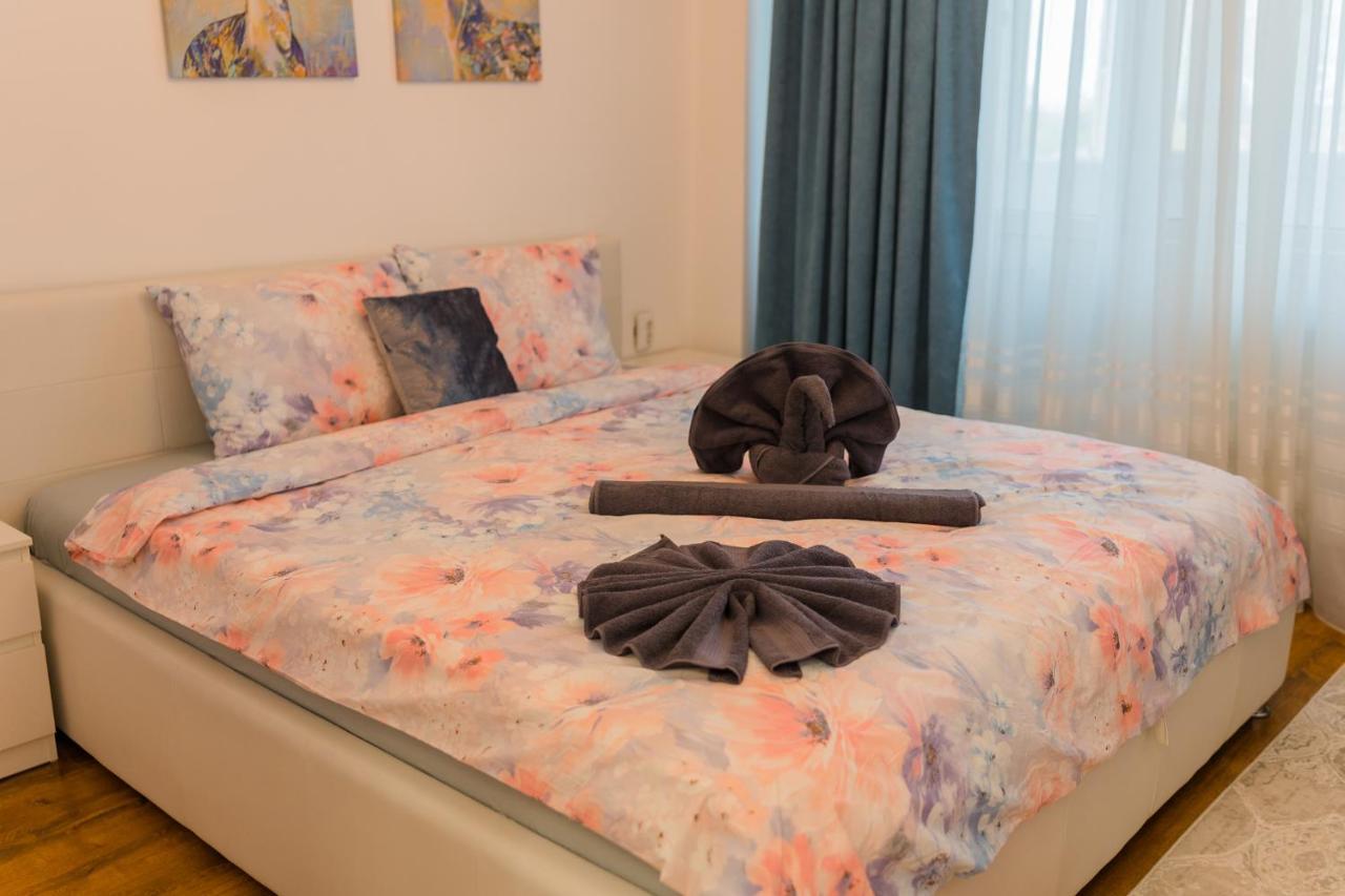 Cozy & Spacious 2Br Apartment With Netflix Bukarest Kültér fotó